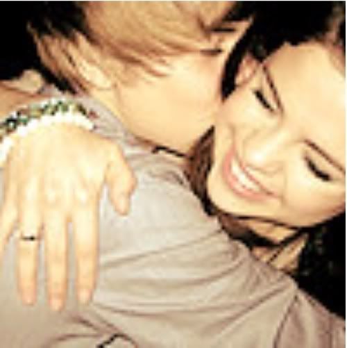 did selena gomez kiss justin bieber. Selena Gomez amp Justin Bieber