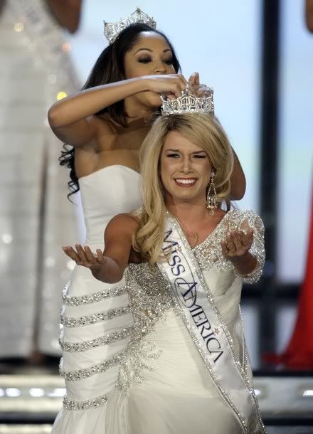 Teresa Scanlan of Nebraska Crowned Miss America 2011