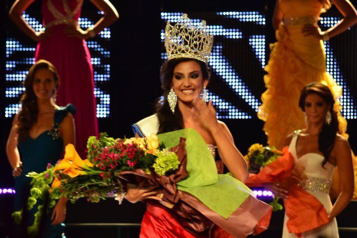 Johanna Solano crowned Miss Costa Rica 2011
