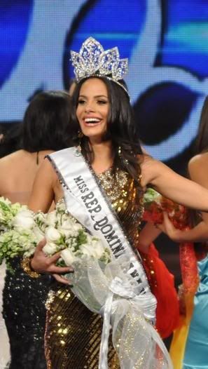 Dalia Fernandez crowned Miss Dominican Republic 2011